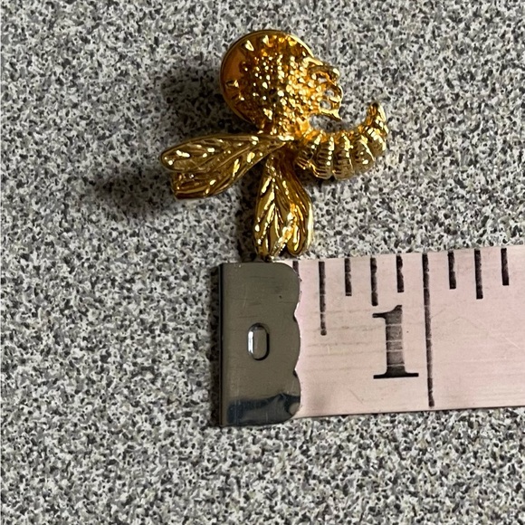 Vintage Gold Tone Wasp Pin - Picture 5 of 6